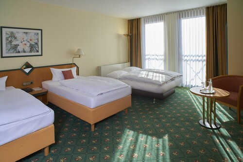 Geräumiges Familienzimmer im Balance Hotel Leipzig mit komfortabler Ausstattung, ideal für Familien mit bis zu 4 Personen